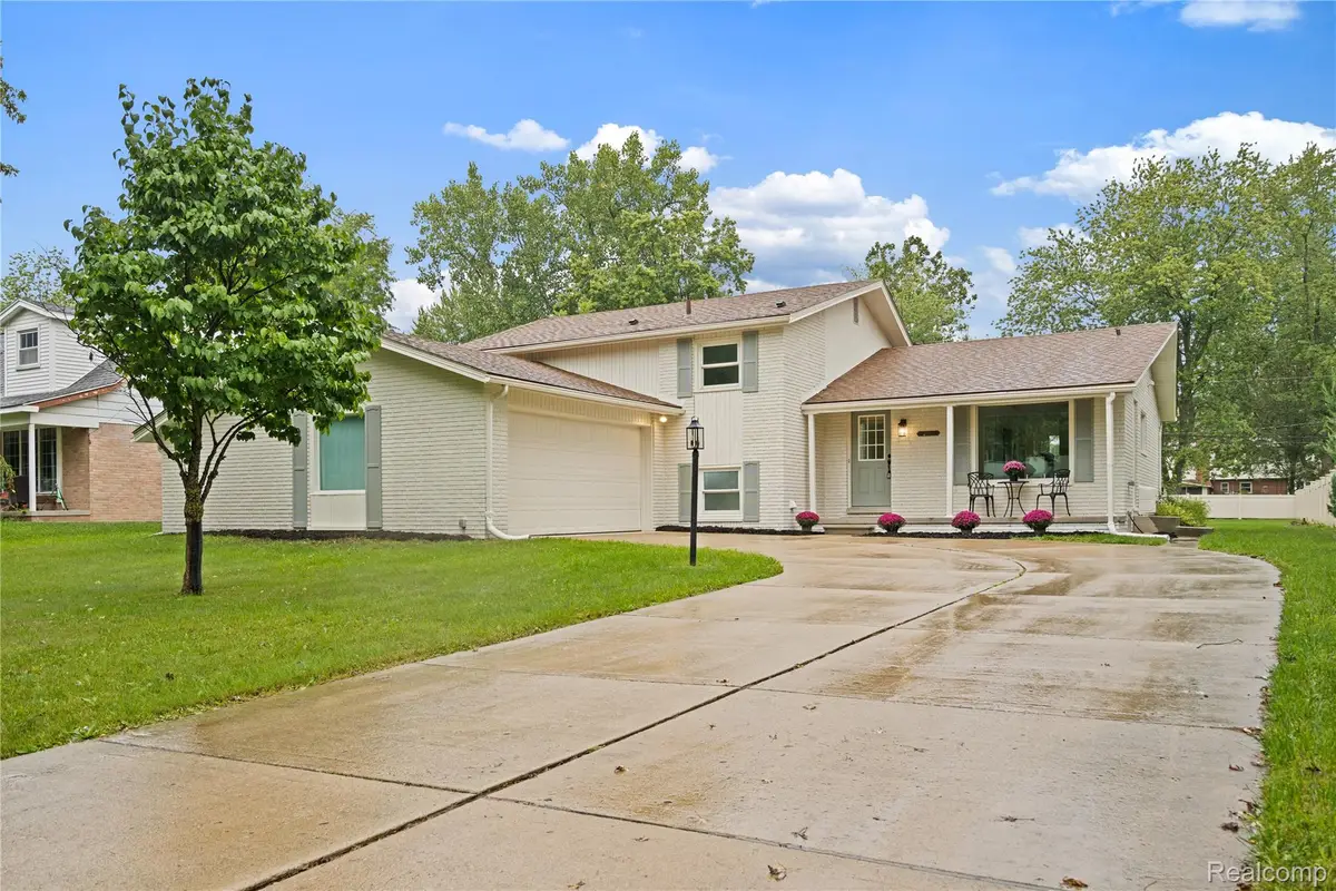 8240 Hampton Road, Grosse Ile, MI 48138 - #1