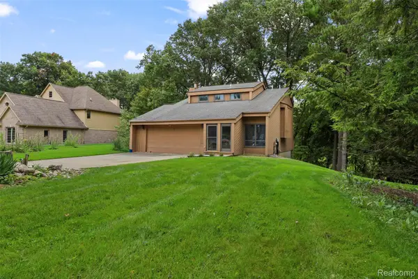 20 Lakeview Drive, Oxford, MI 48370