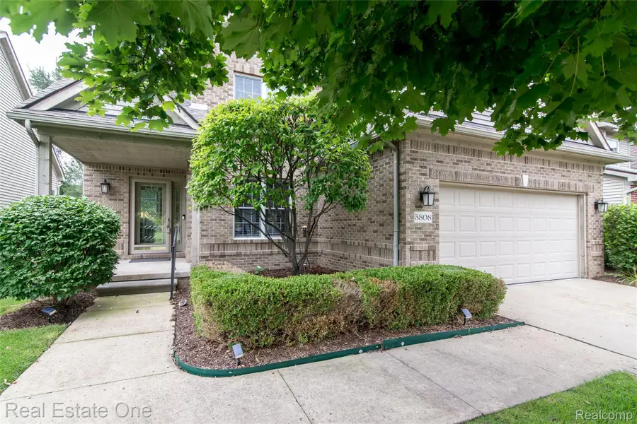 5808 Windstar Circle, Waterford, MI 48327 - #3