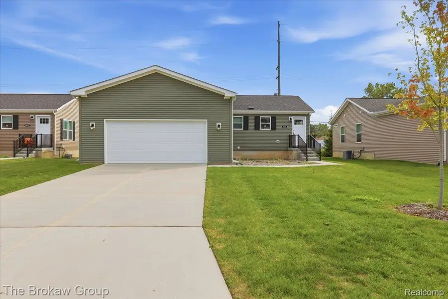 4426 Maple Leaf Trail, Flint, MI 48506 - #2