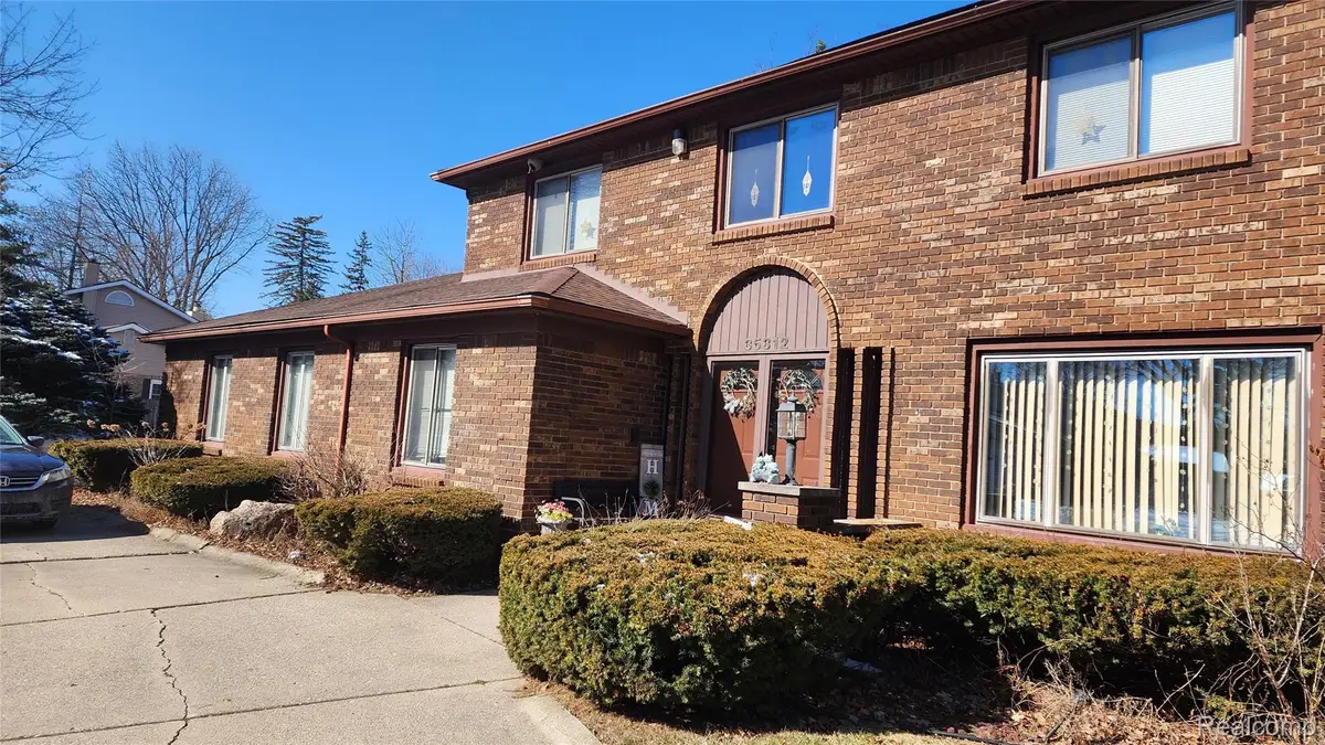 35312 Northmont Drive, Farmington, MI 48331 - #1