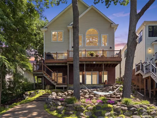 3962 Highcrest Drive, Brighton, MI 48116