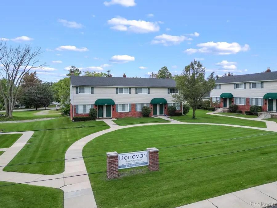 425 Donavan Street, South Lyon, MI 48178 - #2