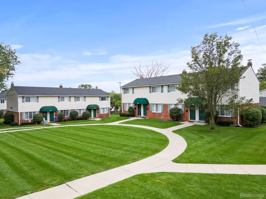 425 Donavan Street, South Lyon, MI 48178 - #3
