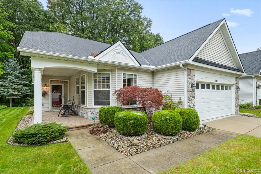 3510 Riverside Drive, Auburn Hills, MI 48326 - #3