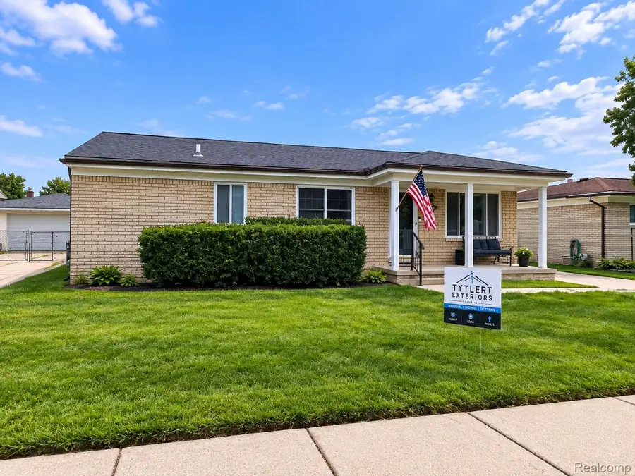 15270 Cambridge Drive, Fraser, MI 48026 - #2