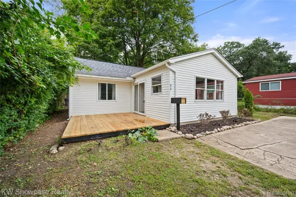 619 Elizabeth Street, Milford, MI 48381