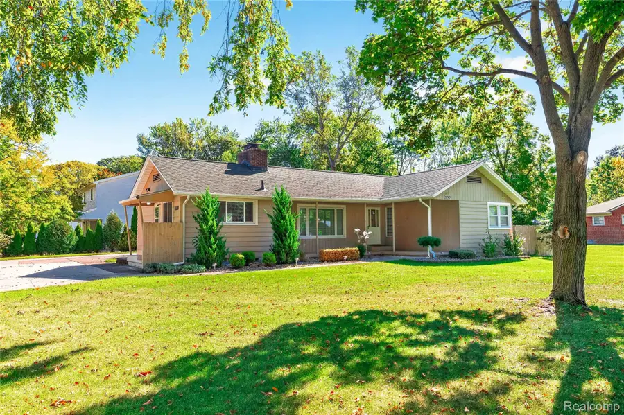21263 Meridian Road, Grosse Ile, MI 48138 - #2