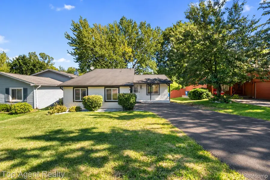 675 Woodingham Avenue, Waterford, MI 48328 - #2