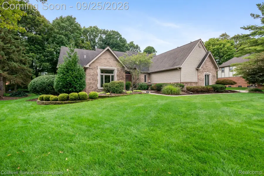 48925 Plum Tree Drive, Plymouth, MI 48170 - #2