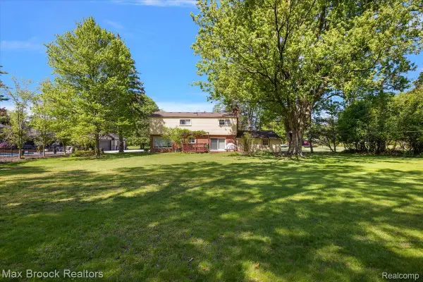 6609 E Knollwood Circle, WestBloomfield, MI 48322