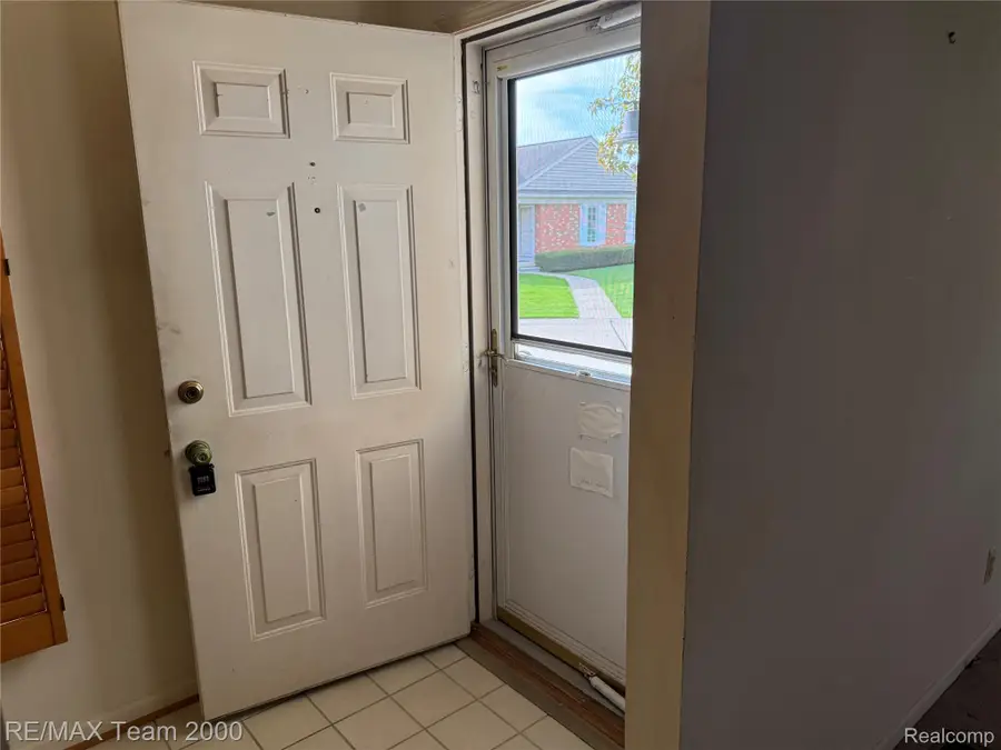 37424 Stonegate Circle, Clinton Township, MI 48036 - #2