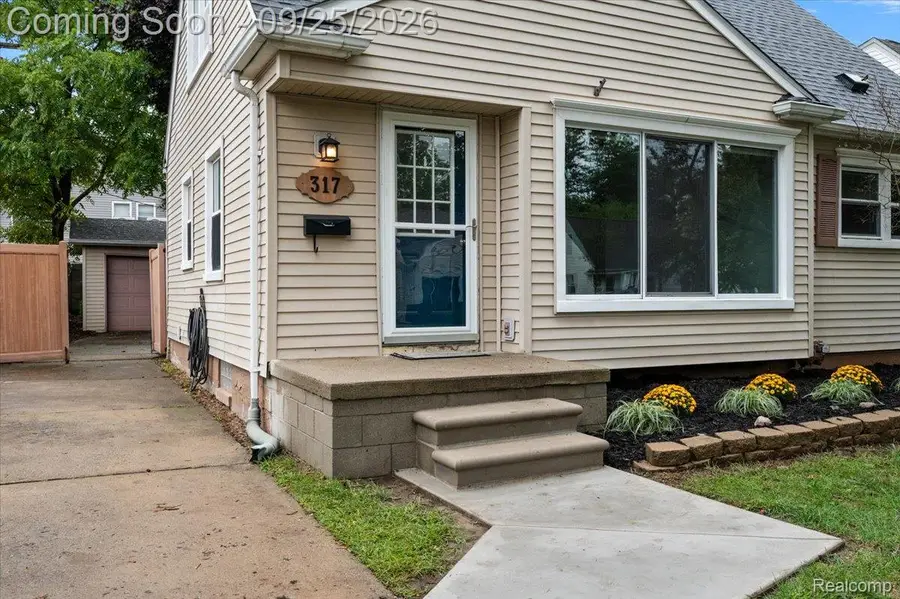 317 Walnut Avenue, Royal Oak, MI 48073 - #2