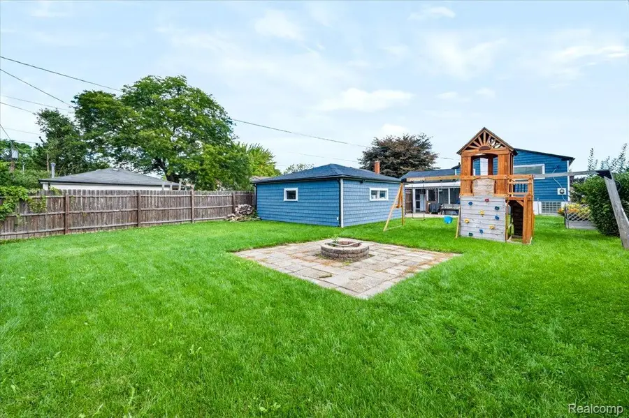 31215 Nelson Drive, Warren, MI 48088 - #2