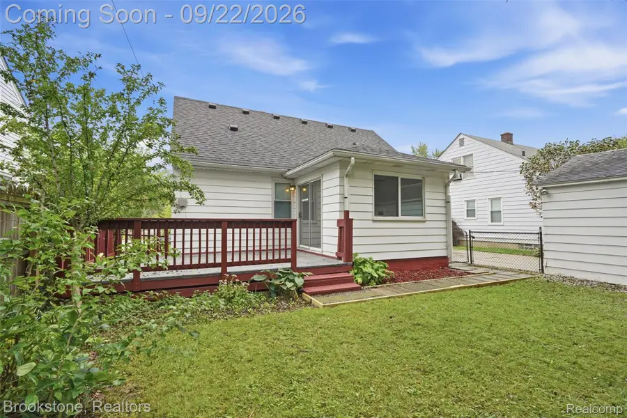 14085 Lincoln Street, Oak Park, MI 48237 - #3