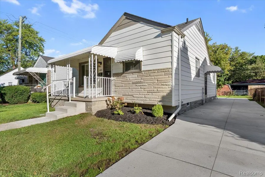 1582 Gregory Avenue, Lincoln Park, MI 48146 - #2