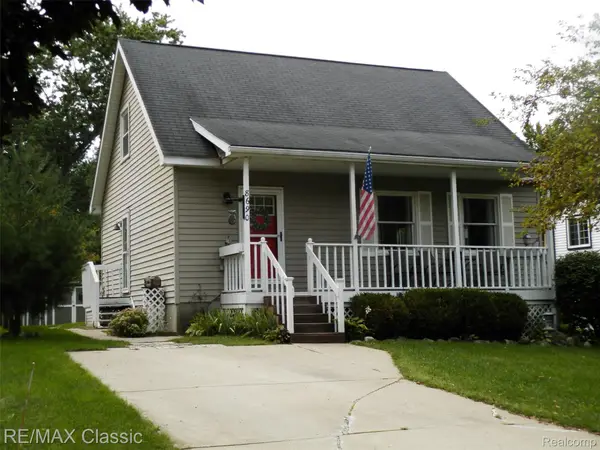 8690 Country Club Drive, Pinckney, MI 48169