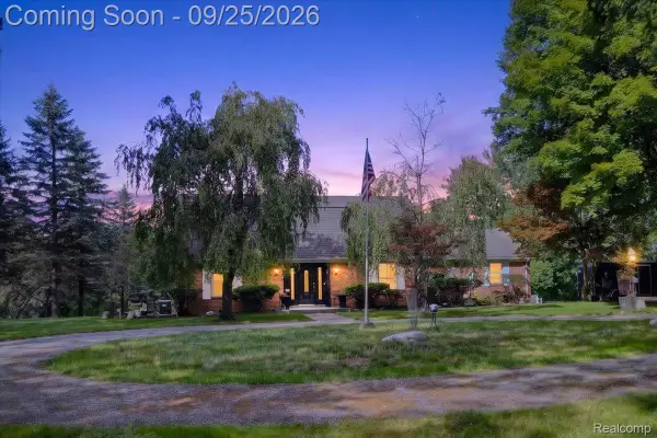 7850 Rattalee Lake Road, Clarkston, MI 48348