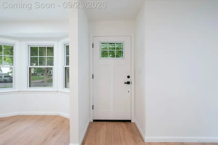 1035 N Vermont Avenue, Royal Oak, MI 48067 - #3