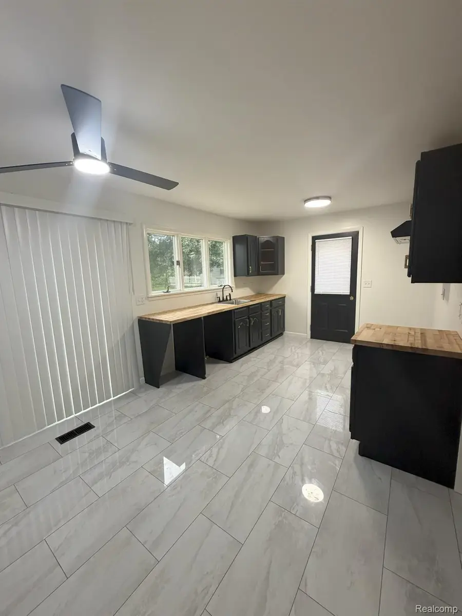 5348 Winshall Drive, Swartz Creek, MI 48473 - #2