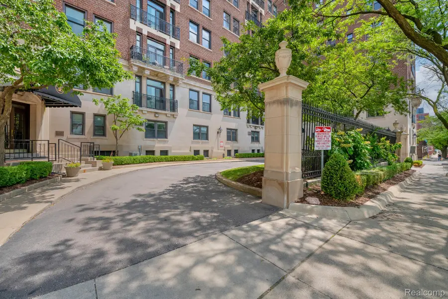 2900 Jefferson #42, Detroit, MI 48207 - #2