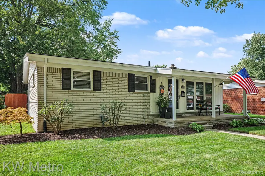 637 Kenyon Drive, Troy, MI 48083 - #2