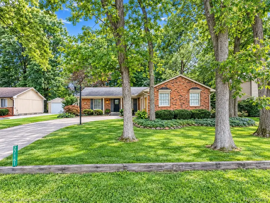 27161 Ponchartrain Street, Harrison Township, MI 48045 - #2