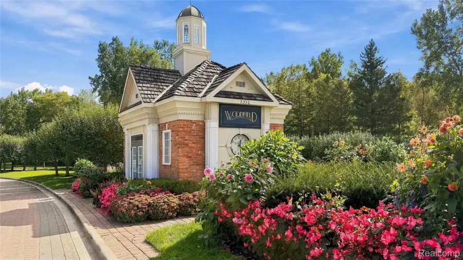 5681 Woodfield Parkway, Grand Blanc, MI 48439 - #3