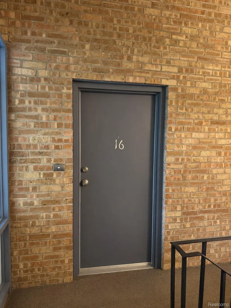29589 W Jefferson Avenue S #16, Gibraltar, MI 48173 - #3