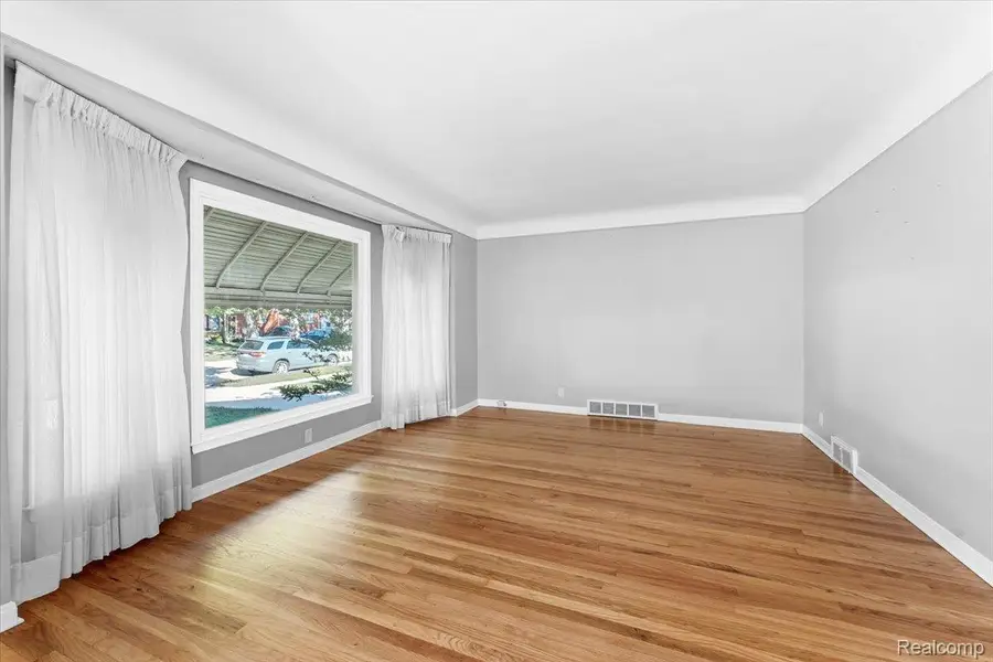 9929 Carter Avenue, Allen Park, MI 48101 - #3