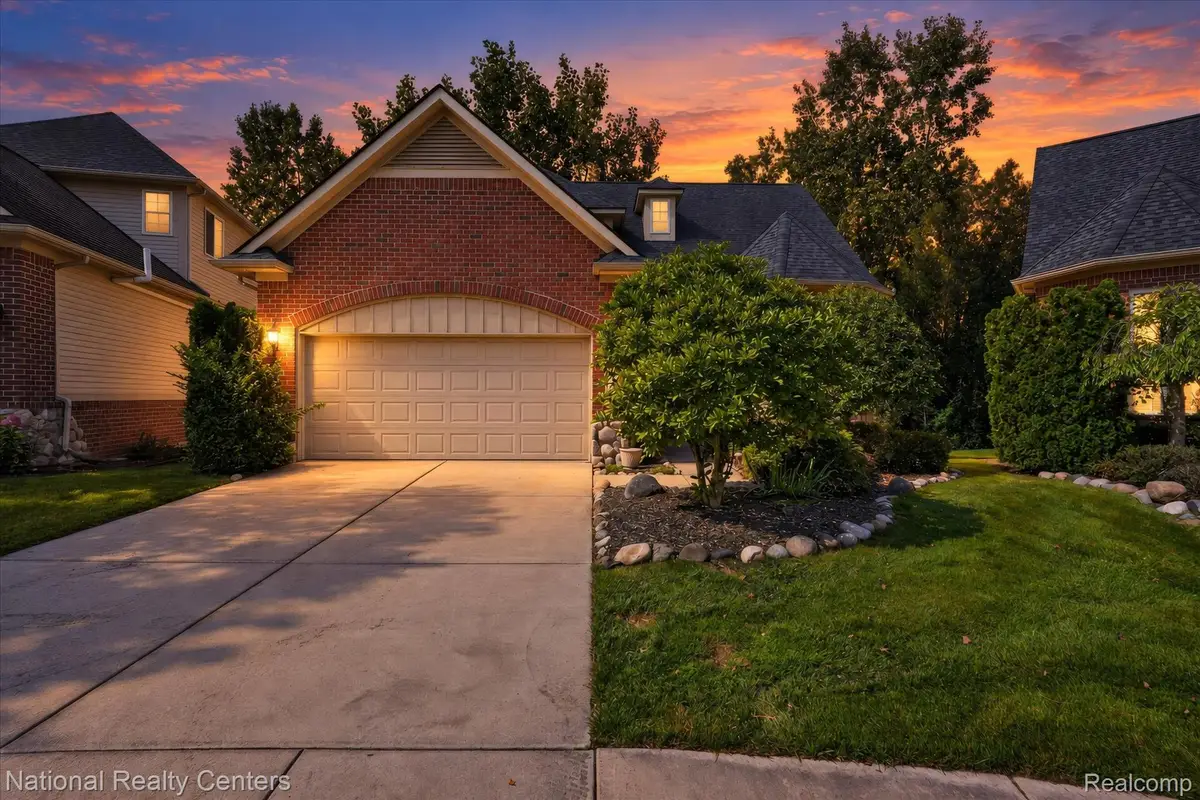 5590 River Park Drive, Waterford, MI 48327 - #1