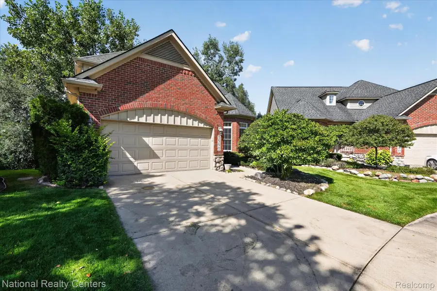 5590 River Park Drive, Waterford, MI 48327 - #2