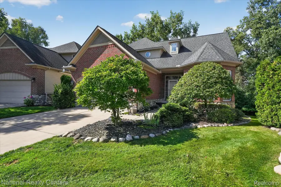5590 River Park Drive, Waterford, MI 48327 - #3