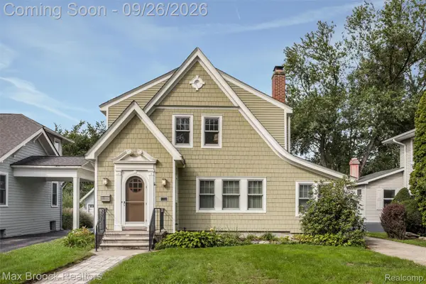46 Oakdale Boulevard, PleasantRidge, MI 48069