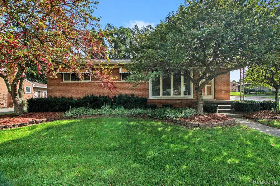 1085 Queen Court, Milford, MI 48381 - #2