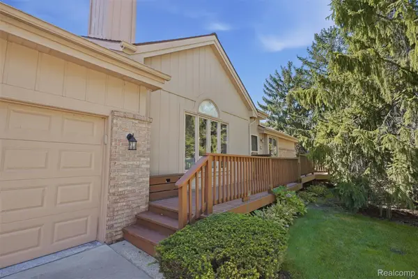 21895 River Ridge Trail, FarmingtonHills, MI 48335
