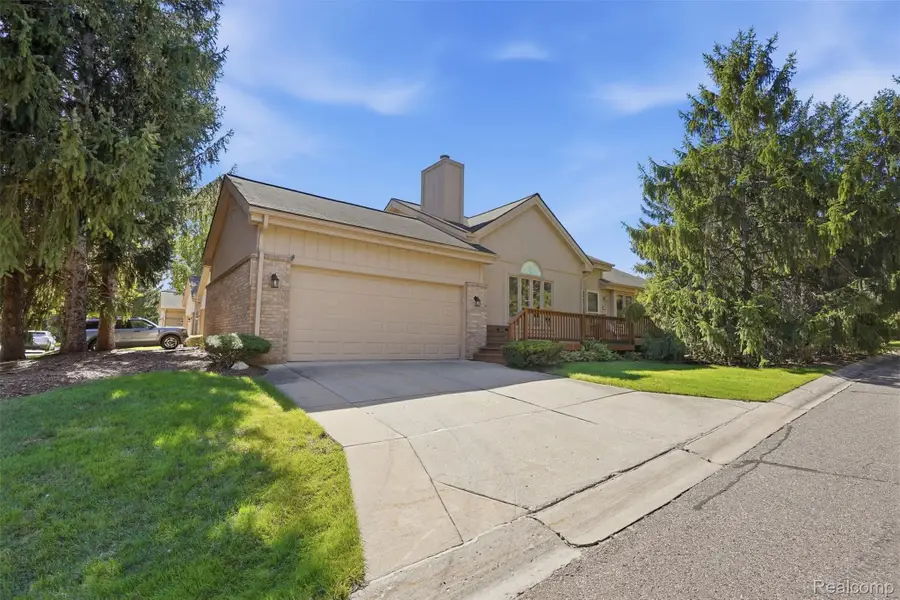 21895 River Ridge Trail, Farmington Hills, MI 48335 - #2