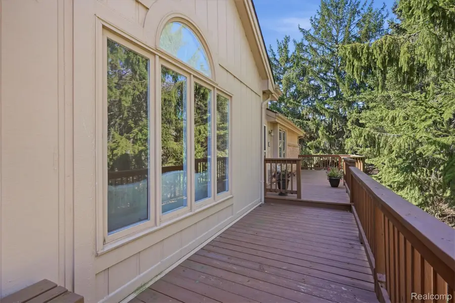 21895 River Ridge Trail, Farmington Hills, MI 48335 - #3