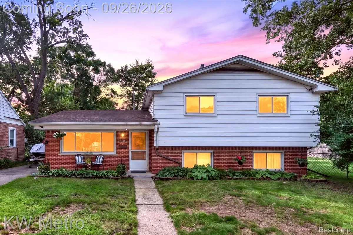 348 E Evelyn Avenue, Hazel Park, MI 48030 - #1