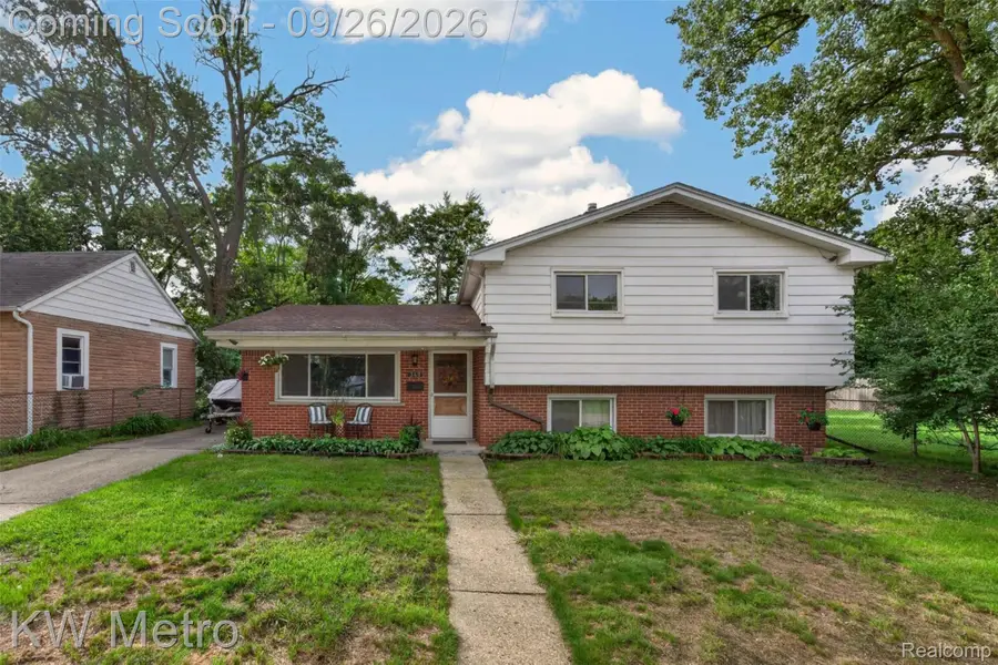 348 E Evelyn Avenue, Hazel Park, MI 48030 - #2