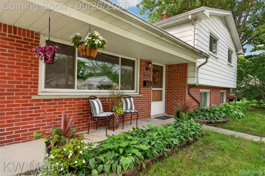 348 E Evelyn Avenue, Hazel Park, MI 48030 - #3