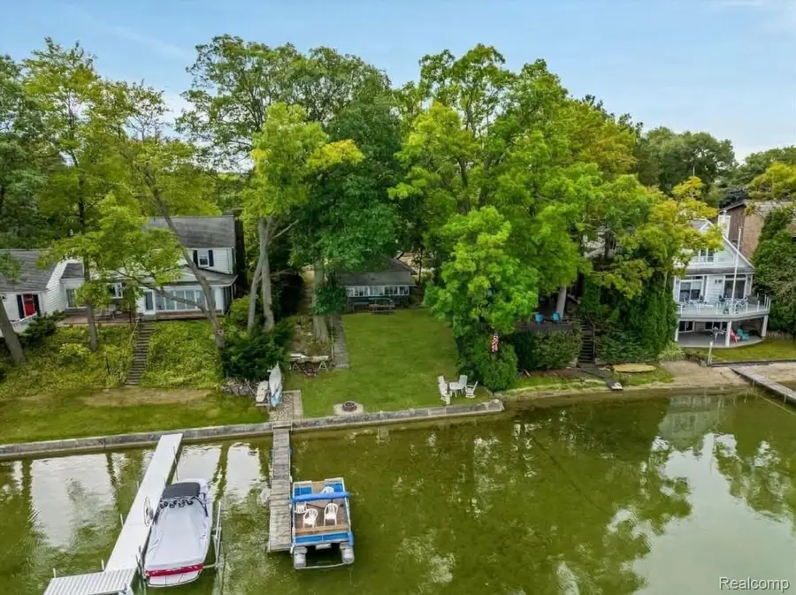 4324 S Shore Street, Waterford, MI 48328 - #2