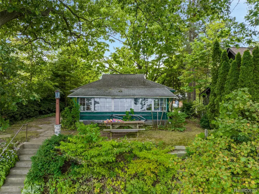 4324 S Shore Street, Waterford, MI 48328 - #3