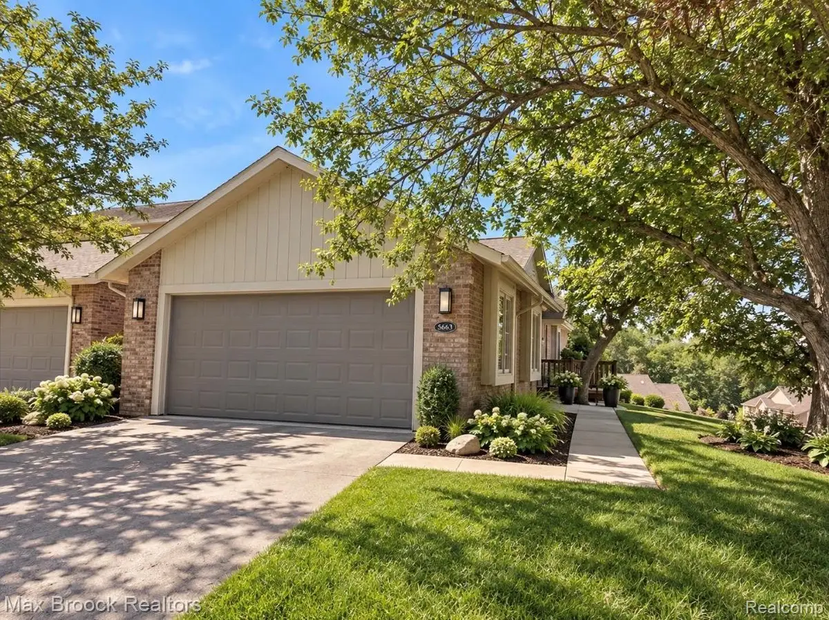 5663 Hillcrest Circle E #64, West Bloomfield, MI 48322 - #1