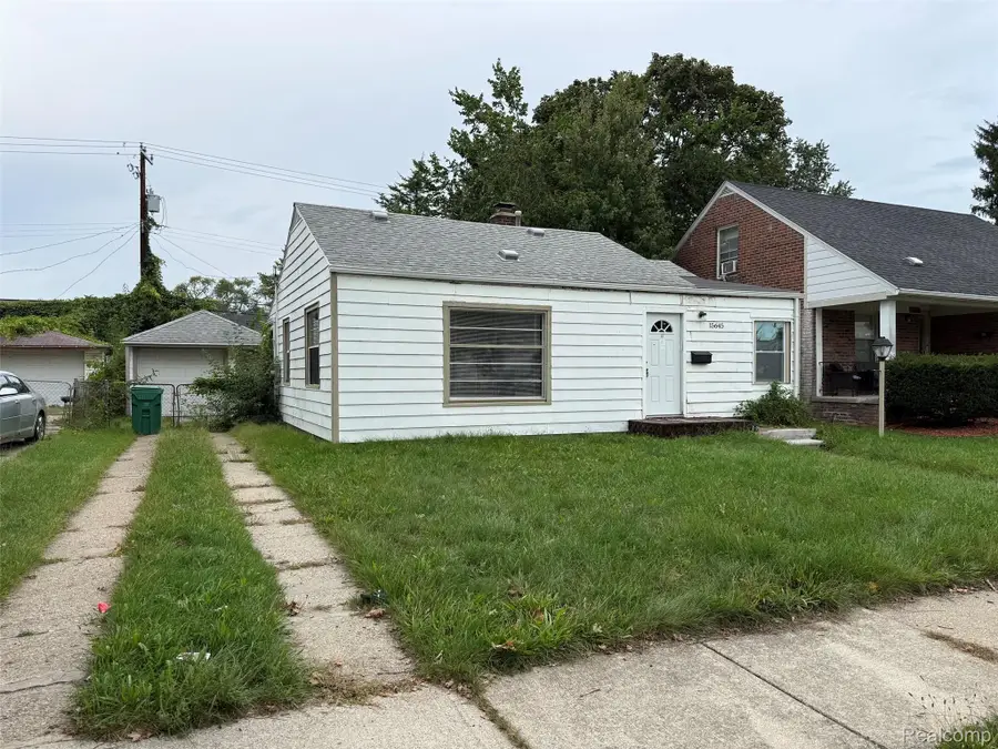 15645 Semrau Avenue, Eastpointe, MI 48021 - #2