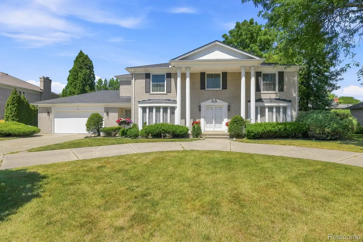 60 Stillmeadow Lane, Village Of Grosse Pointe Shores, MI 48236 - #1