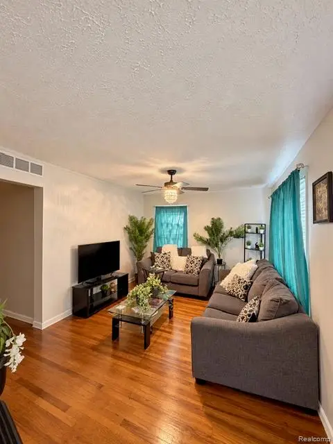 22401 Cunningham Avenue, Warren, MI 48091 - #3