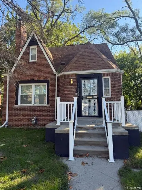 18652 Lindsay Street, Detroit, MI 48235