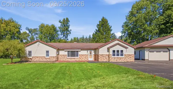 5153 Raymond Avenue, Burton, MI 48509
