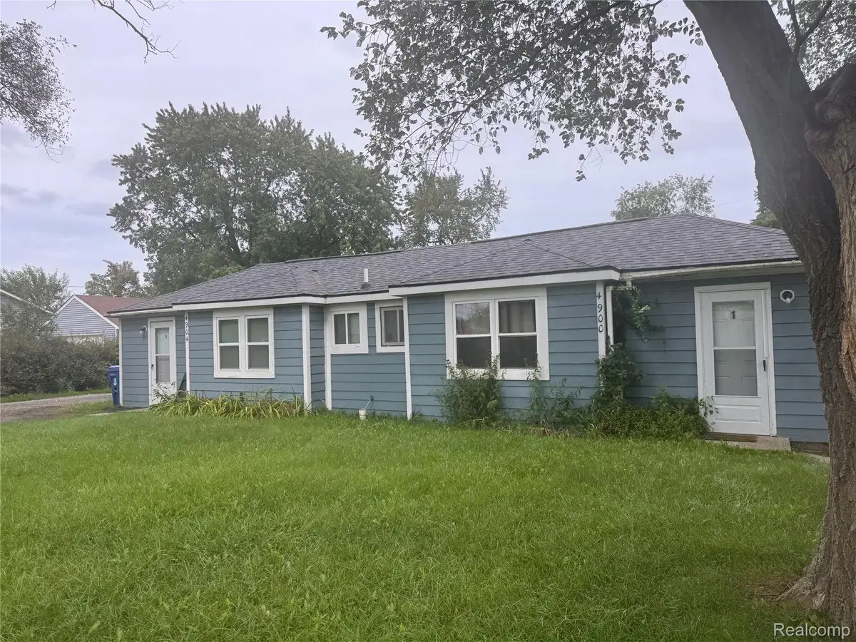 4900 Rossiter Avenue, Waterford, MI 48329 - #1